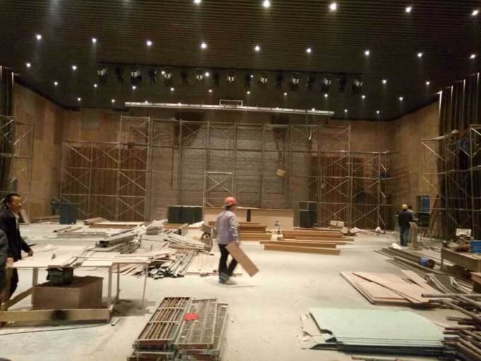 燈具安裝施工現(xiàn)場(chǎng)