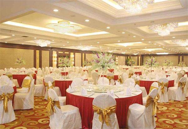 星級酒店宴會廳高檔優質K9水晶燈定制效果圖