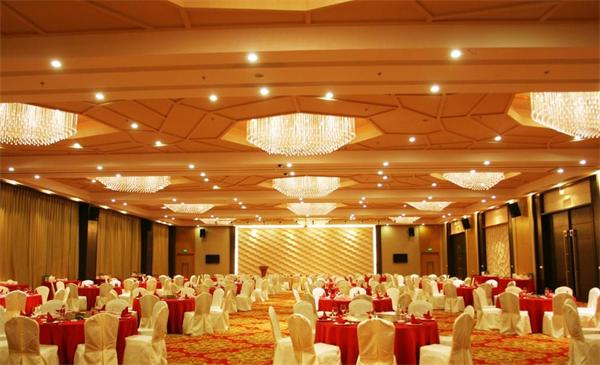 酒店宴會廳水晶吊燈廠家定制效果圖 優質水晶直供價格